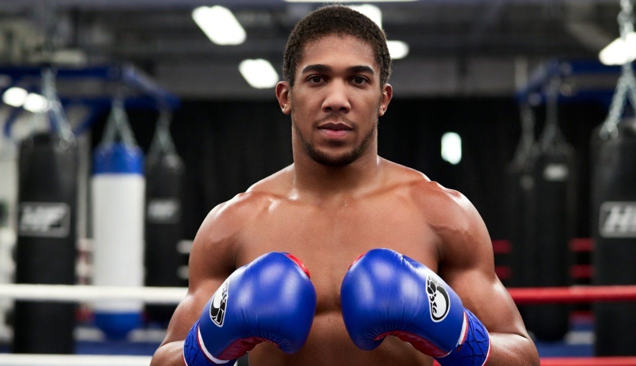 Anthony Joshua body language every time Paul opens his mouth