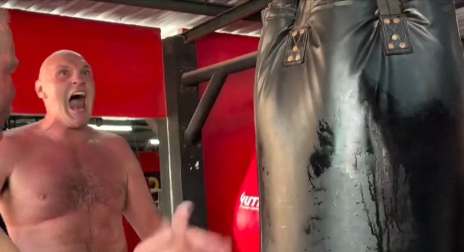 Watch: Lean Tyson Fury Erupts In Early 2026 Training