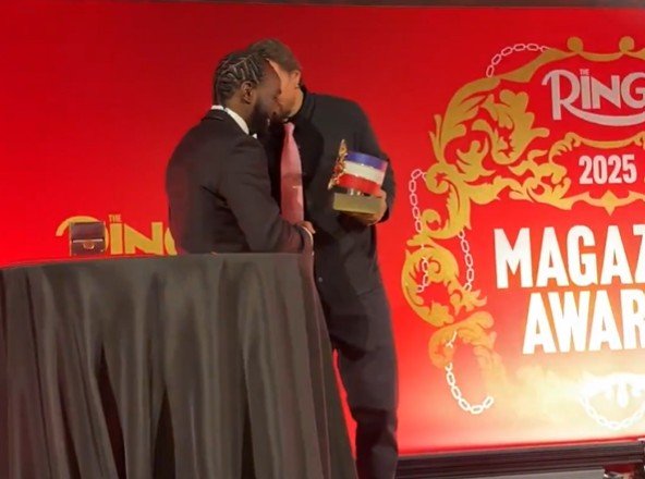 Usyk Hands Terence Crawford Fighter Of The Year Award