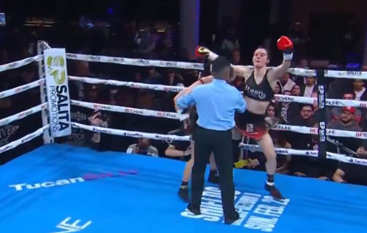 Watch: Female Boxer Starts Dancing In The Ring Mid Fight 2 Female Boxer Starts Dancing In The Ring Mid Fight