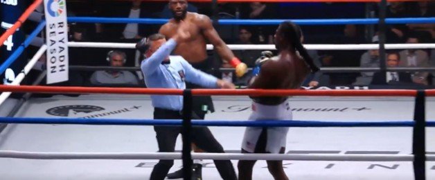 Efe Ejagba Stops Charles Martin