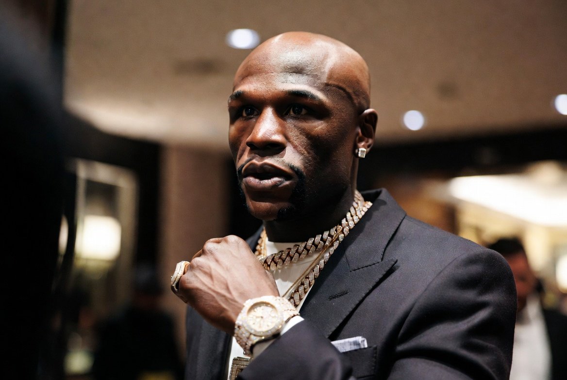 Is Mayweather fighting again