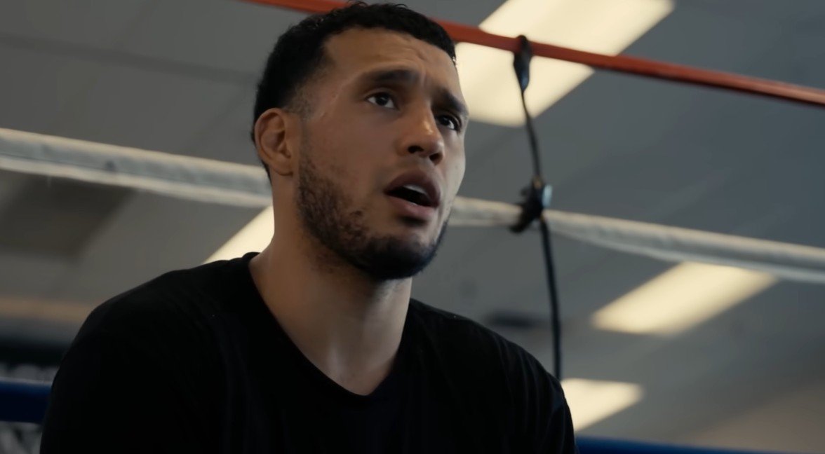 Benavidez reacts to Canelo leaving early before the Zurdo fight