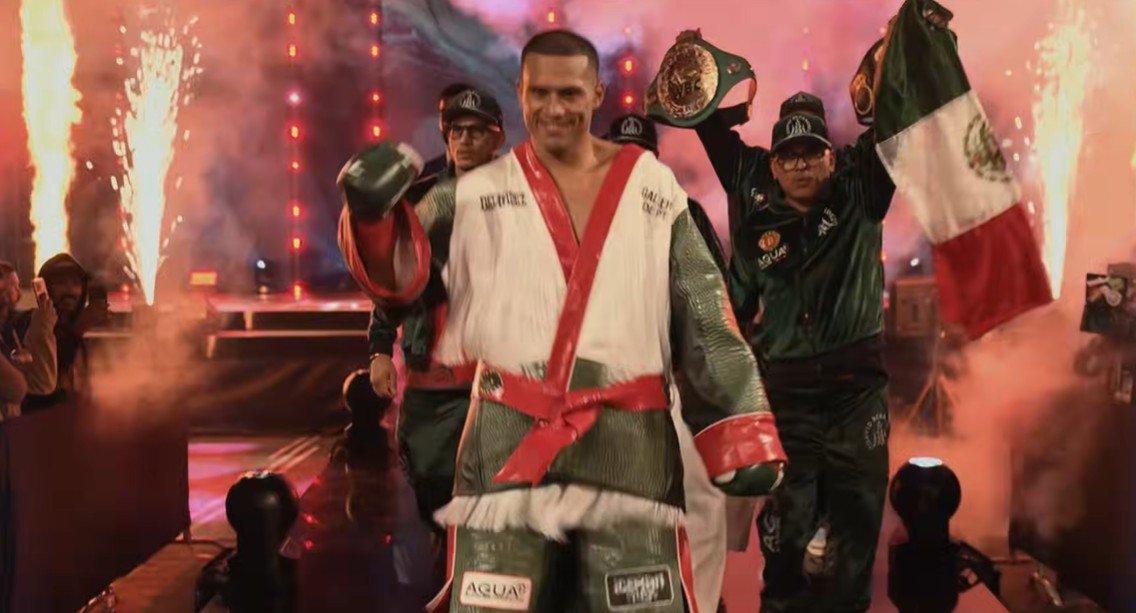 Benavidez moves up cruiserweight
