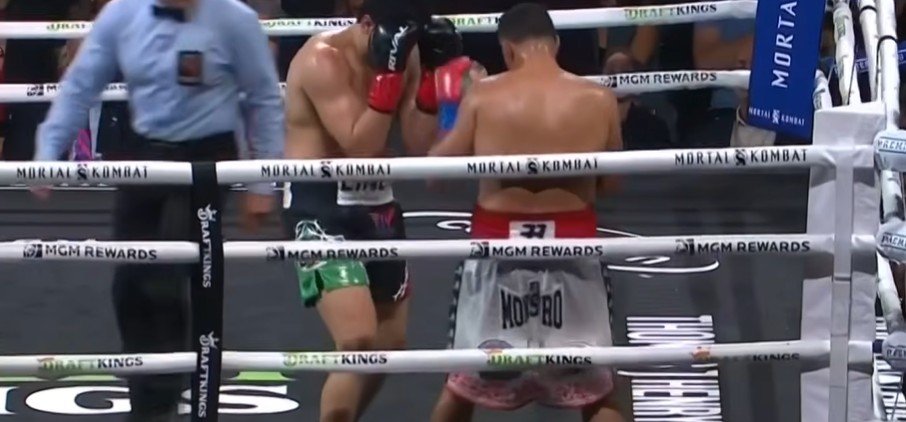 Benavidez drops Zurdo twice