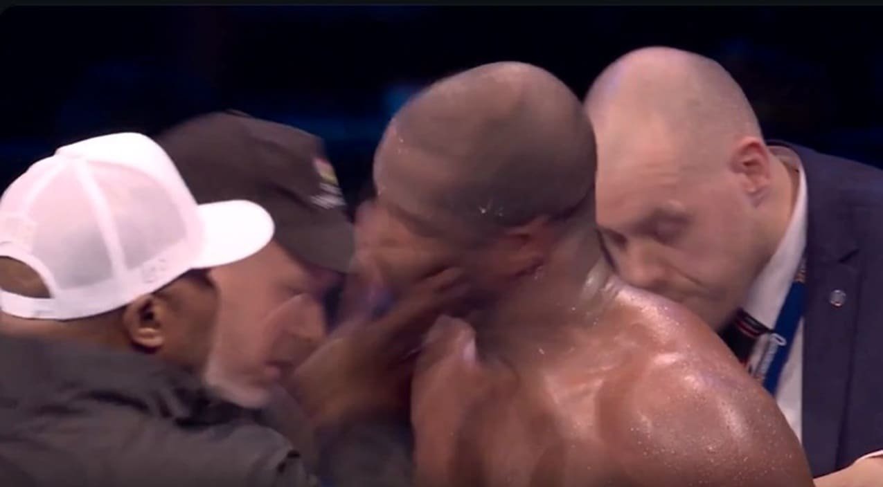 Daniel Dubois Trainer Slaps Him Mid Fabio Wardley Fight
