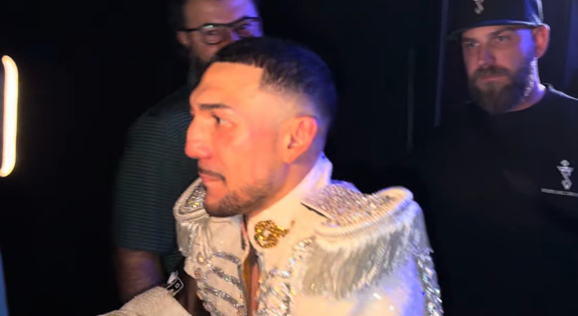 A Winner on Paper, a Loser in the Mirror: Teofimo Lopez Battered Face Told the Real Story 2 A Winner on Paper, a Loser in the Mirror: Lopez's Battered Face Told the Real Story