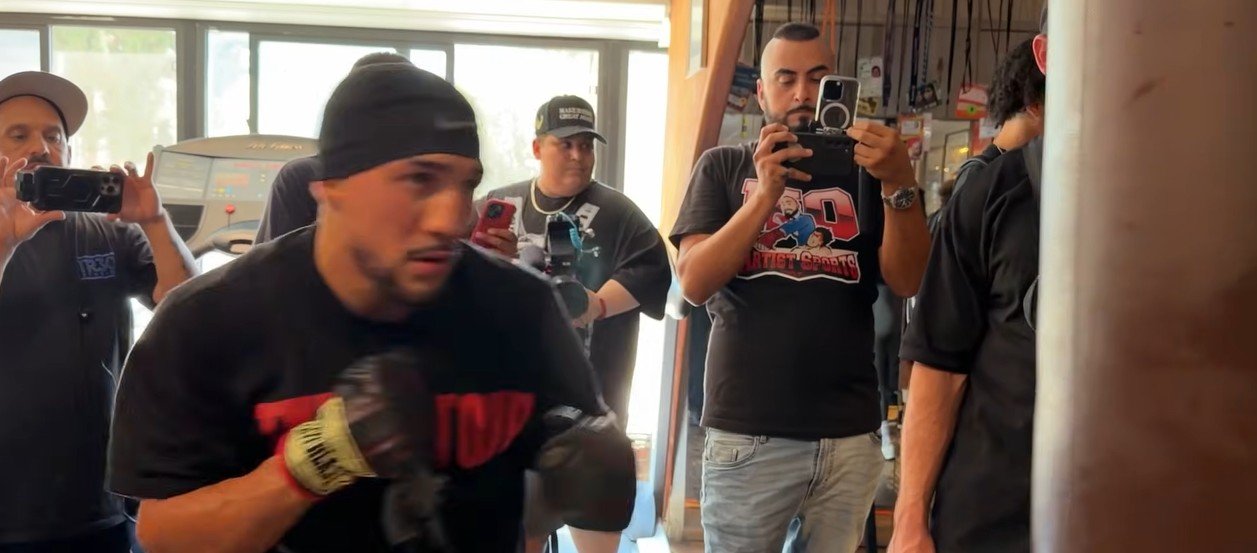 Teofimo Lopez looks very nervous in days leading into Rolly Romero fight 2 Teofimo Lopez looks very nervous in days leading into Rolly Romero fight