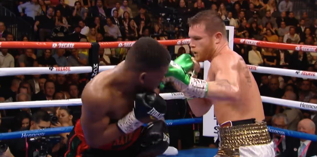 Canelo Alvarez’s Longevity: How a Refined Counter-Punching Style Protects Him from Sustaining Heavy Damage